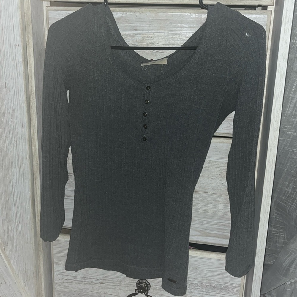 Selling a long sleeve, stretchy, gray, extra small, shirt by Hollister